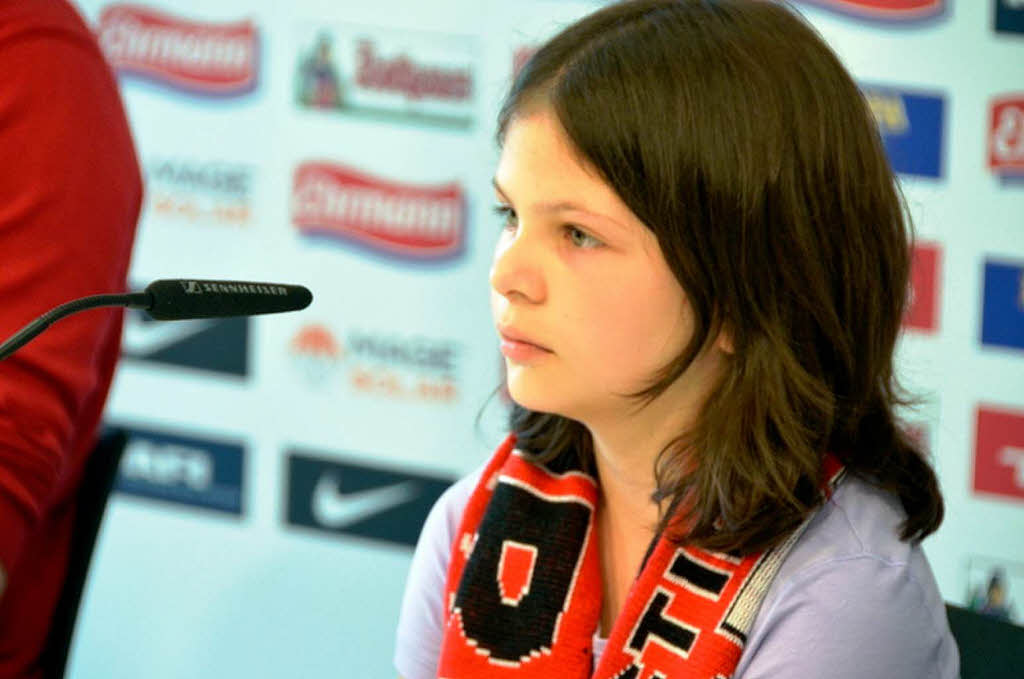 Auf einer Pressekonferenz stellten die Zisch-Reporter ihre Fragen an Tobias Rauber (Füchsleclub) und Andrew Kraft (SC Freiburg) Auf einer Pressekonferenz stellten die Zisch-Reporter ihre Fragen an Tobias Rauber (Füchsleclub) und Andrew Kraft (SC Freiburg)