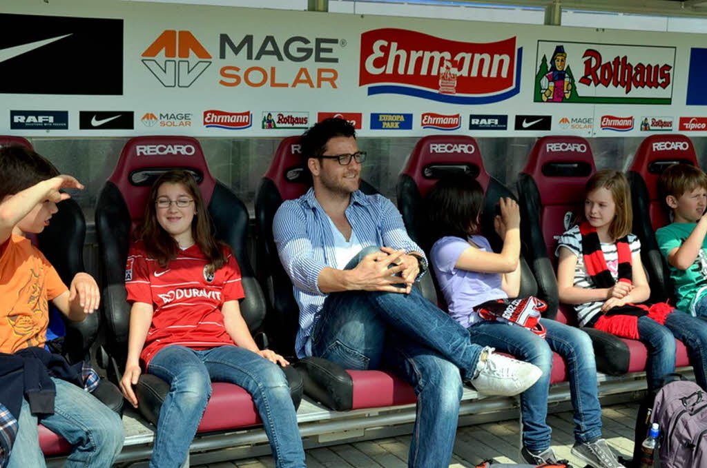 Auf der Spielerbank. Auf der Spielerbank.