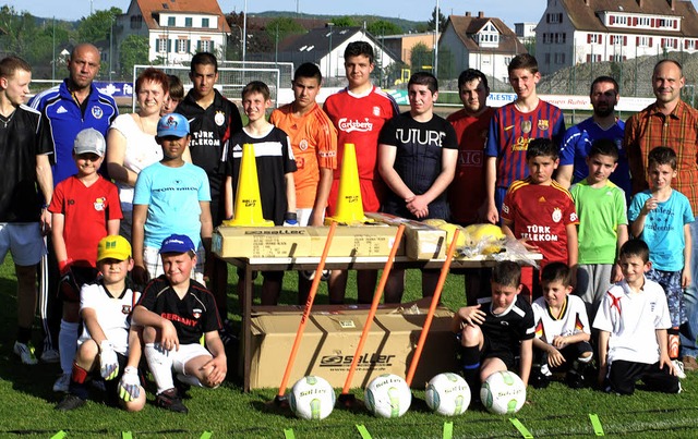 Brgerstiftung Weil untersttzt Jugend...FC Friedlingen mit Trainingsmaterial.   | Foto: PRIVAT