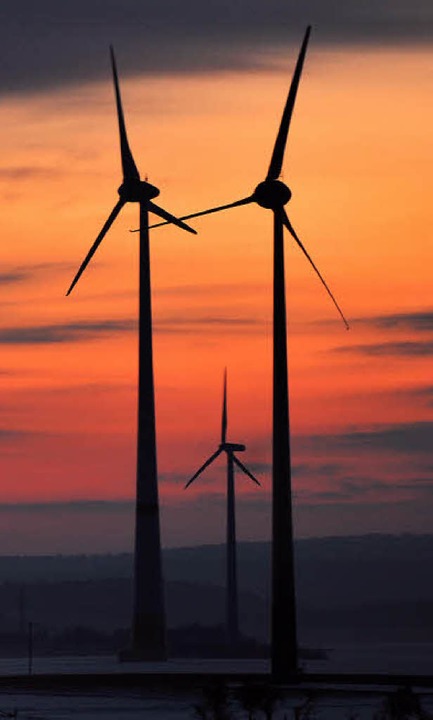 Morgendmmerung bei der Windkraft: Wie...chtigungen der Umgebung gebaut werden?  | Foto: DPA