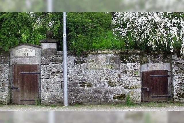 Dorfbrunnen erhalten zum Feuerwehrjubilum eine Schnheitskur