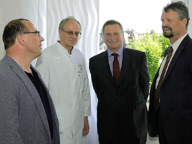 Der SPD-Bundestagsabgeordnete Gernot E...tuation des Krankenhauses informieren.  | Foto: hans-jochen voigt