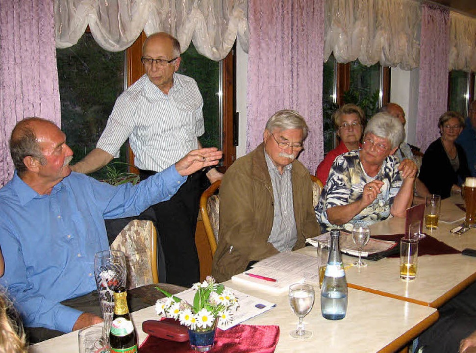 Lebhaft diskutierten der CDU-Vorsitzen... Otto Becker (rechts neben Schneider).  | Foto: Christiane Sahli