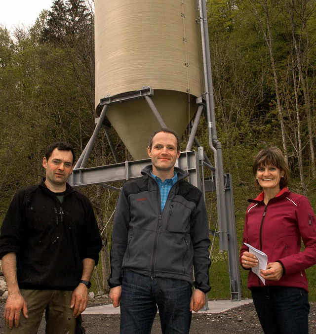 Die Brgermeister Andrea Kiefer und Di... ber das Streusalzsilo (von rechts).   | Foto: wehrle