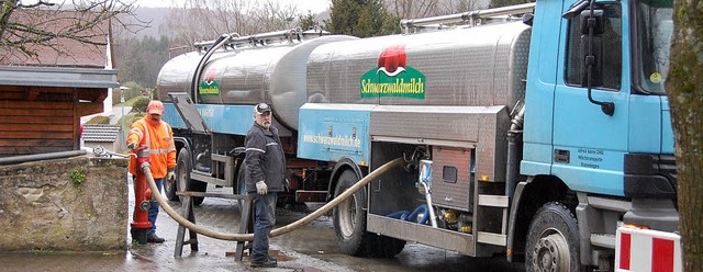 Mit Tanklastzgen (hier bei der Befll...en und Tannenkirch aufrecht erhalten.   | Foto: Hebert Frey