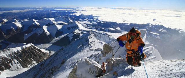 Das Dach der Welt wollen immer mehr Me...eigen &#8211; koste es, was es wolle.   | Foto: dpa