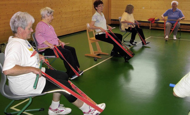 Frauen und auch einige Mnner treffen ...g in den Gymnastikkursen der Skizunft.  | Foto: U. Spiegelhalter