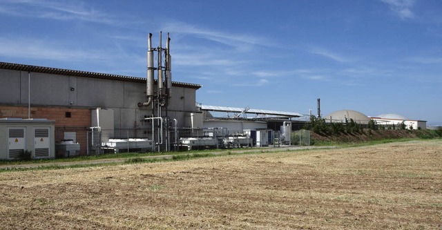 Die Biogasanlage in Forchheim. Im Vordergrund die geplante Erweiterungsflche.  | Foto: Michael haberer