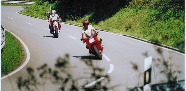 Die Serpentinen des Schwarzwalds sind ein Leckerbissen fr Motorradfahrer.   | Foto: BZ