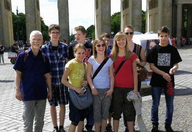 Vor dem Brandenburger Tor: Markus Manf...ieler, Michaela Zettler, Julian Br.   | Foto: ZVG