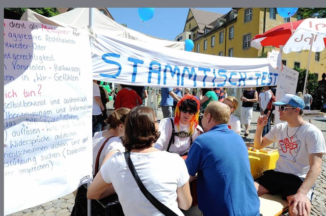 Argumente gegen Parolen beim &#8222;Stammtisch-Test&#8220;.  | Foto: Rita Eggstein