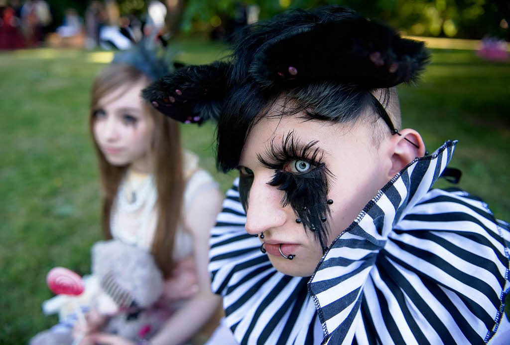 Blickfang: Die aufwendig kostmierten und geschminkten Teilnehmer des Leipziger Wave Gothic Festivals.