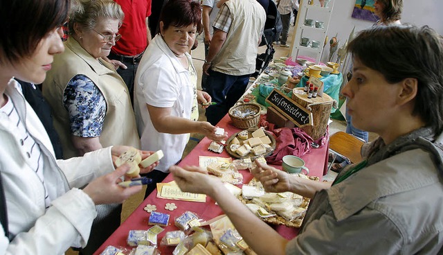 Zum bunten Angebot bei der Hobbyausstellung gehrten auch selbstgemachte Seifen.  | Foto: Heidi Foessel