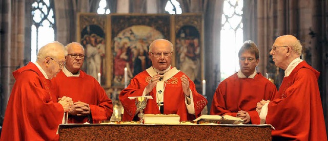 60 Jahre im Priesteramt: Otto Bechtold...d Joachim Kittel (Zweiter von rechts).  | Foto: Rita Eggstein