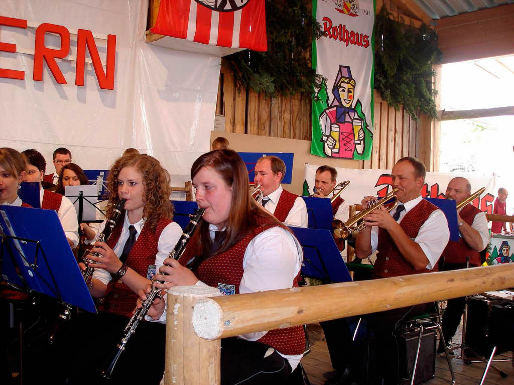Der Musikverein Reiselfingen erffnete das Nachmittagsprogramm mit znftiger Blasmusik.