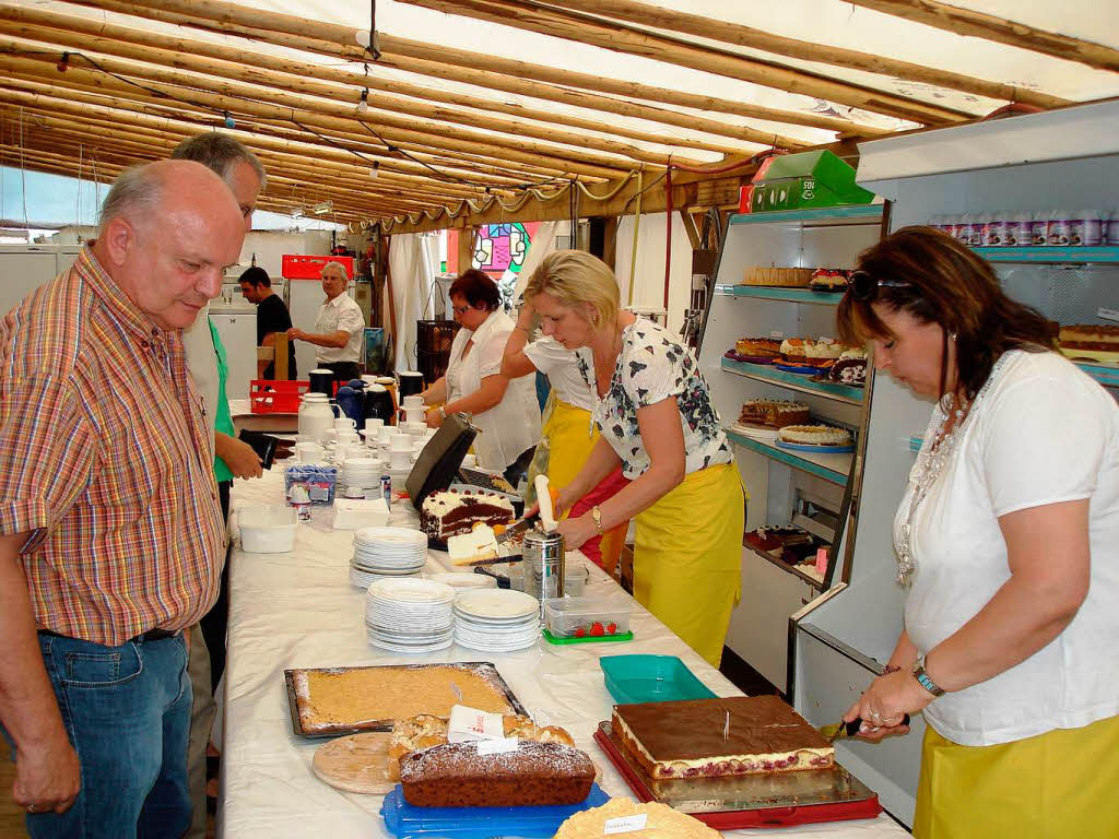 In der Kaffeestube boten die Landfrauen von Dillendorf und Brunnadern selbstgebackene Kuchen an und mussten sich ber die Nachfrage keine Sorgen machen.