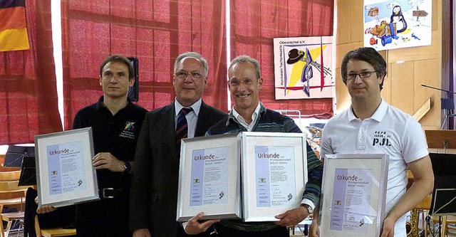 Die Kooperationspartner mit Harald Bobeth (2. von links)   | Foto: Verein