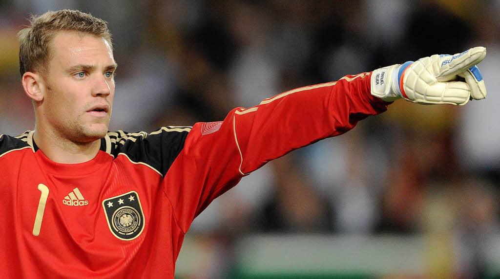 Torwart:    Manuel Neuer          , Bayern Mnchen  , Geburtsdatum:   27.03.1986, 25    Lnderspiele, Debt:          2. Juni 2009 in Dubai beim 7:2 gegen Vereinigte                 Arabische Emirate, Turniere:       WM 2010