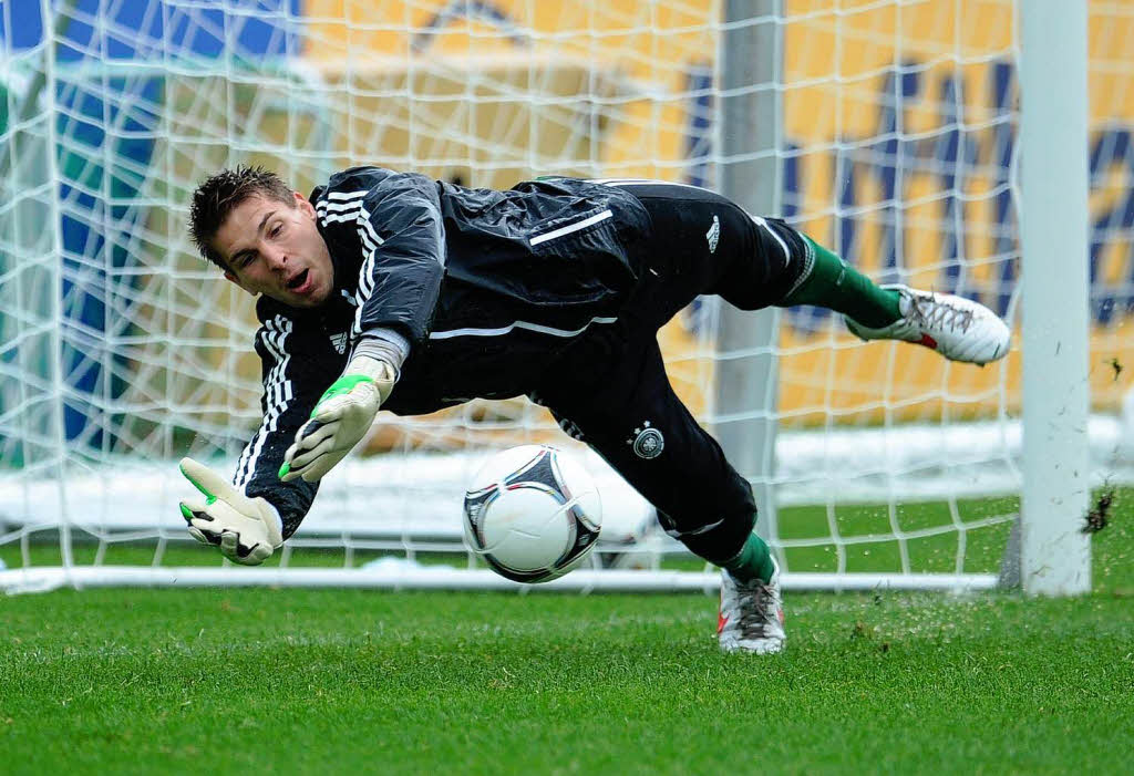 Torwart: Ron-Robert Zieler, Hannover 96      ,l Geburtsdatum: 12.02.1989  ,  1   Lnderspiel, Debt:          11. November 2011 in Kiew beim 3:3 gegen Ukraine, Turniere:      0