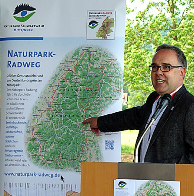 Freudenstadts Landrat Klaus Michael R...e  des Naturparkradwegs in Berghaupten  | Foto: PR