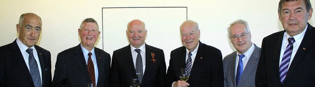 Bundesverdienstkreuztrger unter sich:...uchs, Helmut Steinmann und Heinz Graf.  | Foto: cremer