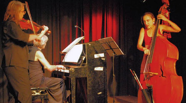 Annette Regg, Franziska Hmmerli und ...ler Kesselhaus Musik aus Argentinien.   | Foto: Thomas Loisl Mink