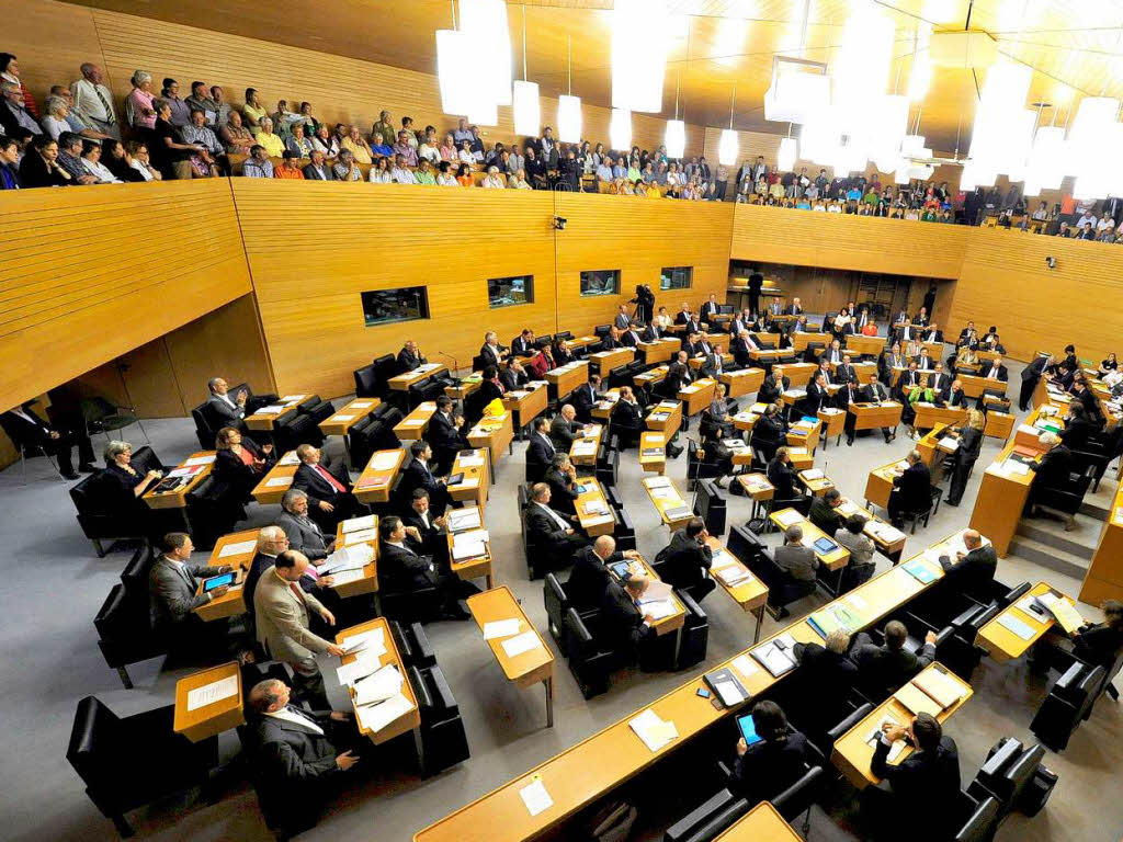 Der Landtag In Baden-Württemberg Stärkt Seine Rechte - Südwest ...