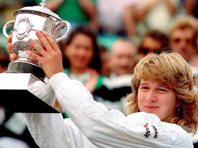 In Siegerpose: Steffi Graf 1987   | Foto: dpa