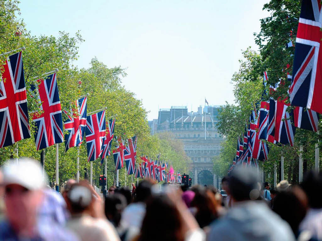 Immer dem Union Jack nach: Der Weg zum Buckingham Palace in London