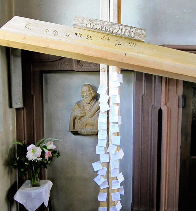 Das Firmkreuz mit seinen Frbittzettel...h St. Laurentius, Kenzingen, gebracht.  | Foto: reiner Merz