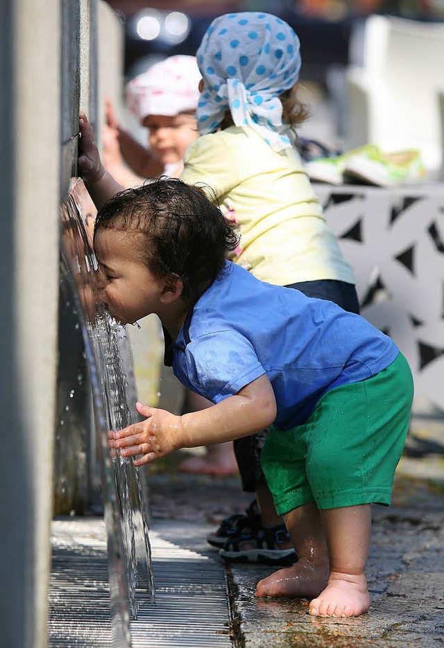 Die Kleinen von der  &#8222;Kinderstub... Urteilsplatz eine kleine Erfrischung.  | Foto: BASTIAN HENNING