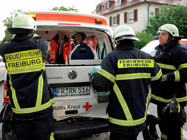 Die Freiburger Feuerwehr bei ihrem kleinen Rettungseinsatz.   | Foto: Patrick Seeger