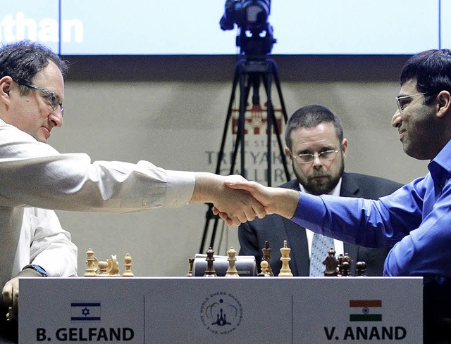 &#8222;Es war sehr eng&#8220; &#8211; ...ckwunsch von Boris Gelfand entgegen.   | Foto: DPA