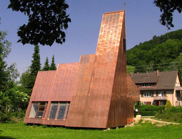 Das Kupferkleid der evangelischen Kirc...llerhand Arbeiten zu bewerkstelligen.   | Foto: Manfred Lange