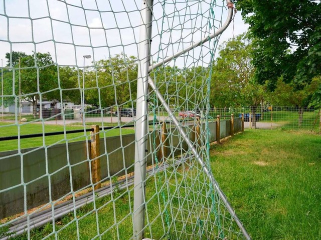 Auf dem Parkplatz neben dem SV Weiler ...sich die Anwohner gegen den Standort.   | Foto: Babeck-Reinsch