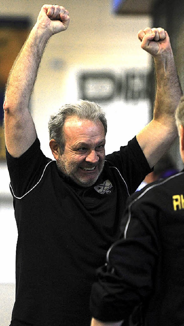 Whrend Friedlingens Coach Roger Ehrle...gler gegen Genf viel Arbeit zukommen.   | Foto: Schn/Dippel