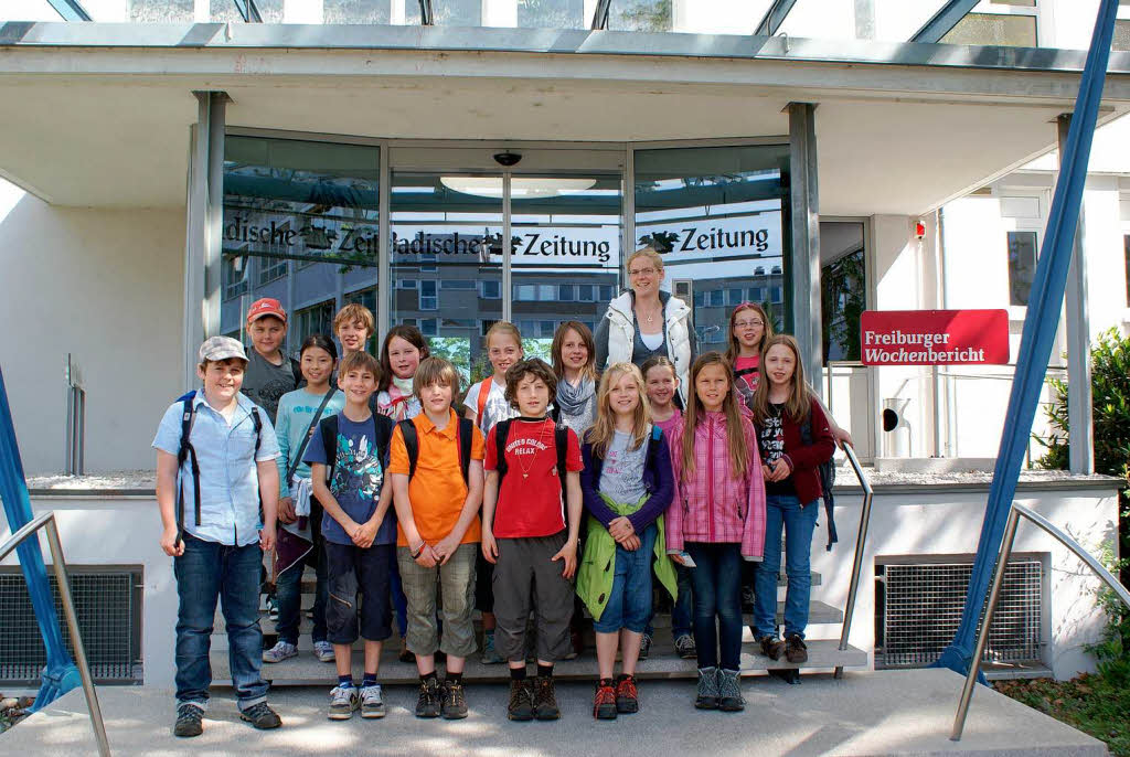 Die Klasse 4 der Hans-Thoma-Grundschule in Bernau mit ihrer Lehrerin Frau Julia Groh Die Klasse 4 der Hans-Thoma-Grundschule in Bernau mit ihrer Lehrerin Frau Julia Groh