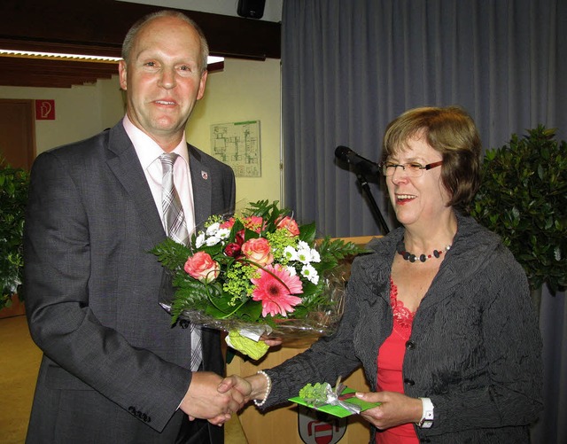 Mit Blumen und einem Prsent wrdigte ...t-Columban-Schule in Ruhestand tritt.   | Foto: Manfred Lange