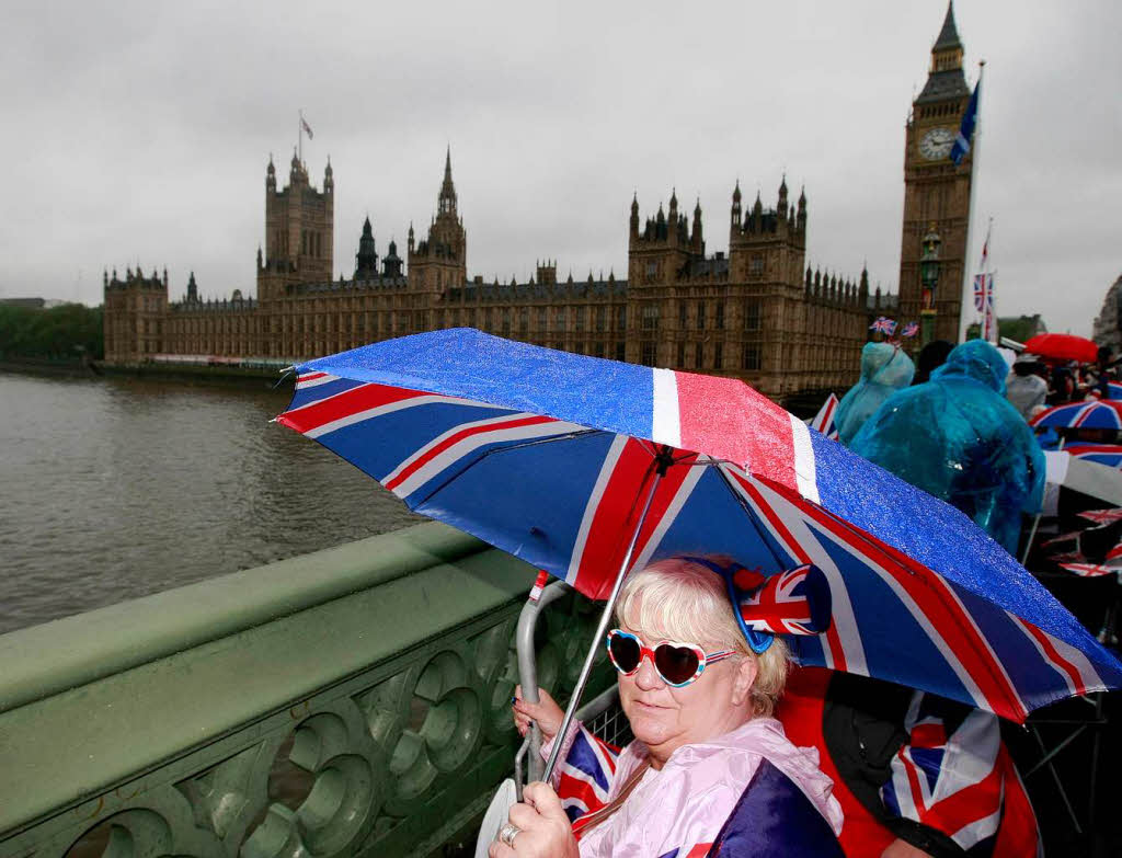 Regenwetter - das darf bei einem Thronjubilum auf der britischen Insel natrlich nicht fehlen.