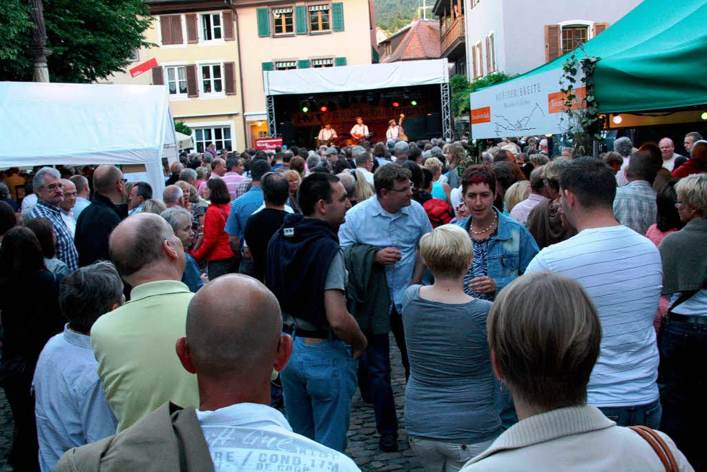 Beste Stimmung bei voller Lautstrke und vollen Glsern. Bei Wein und Musik war in Staufen drei Tage lang alles geboten,