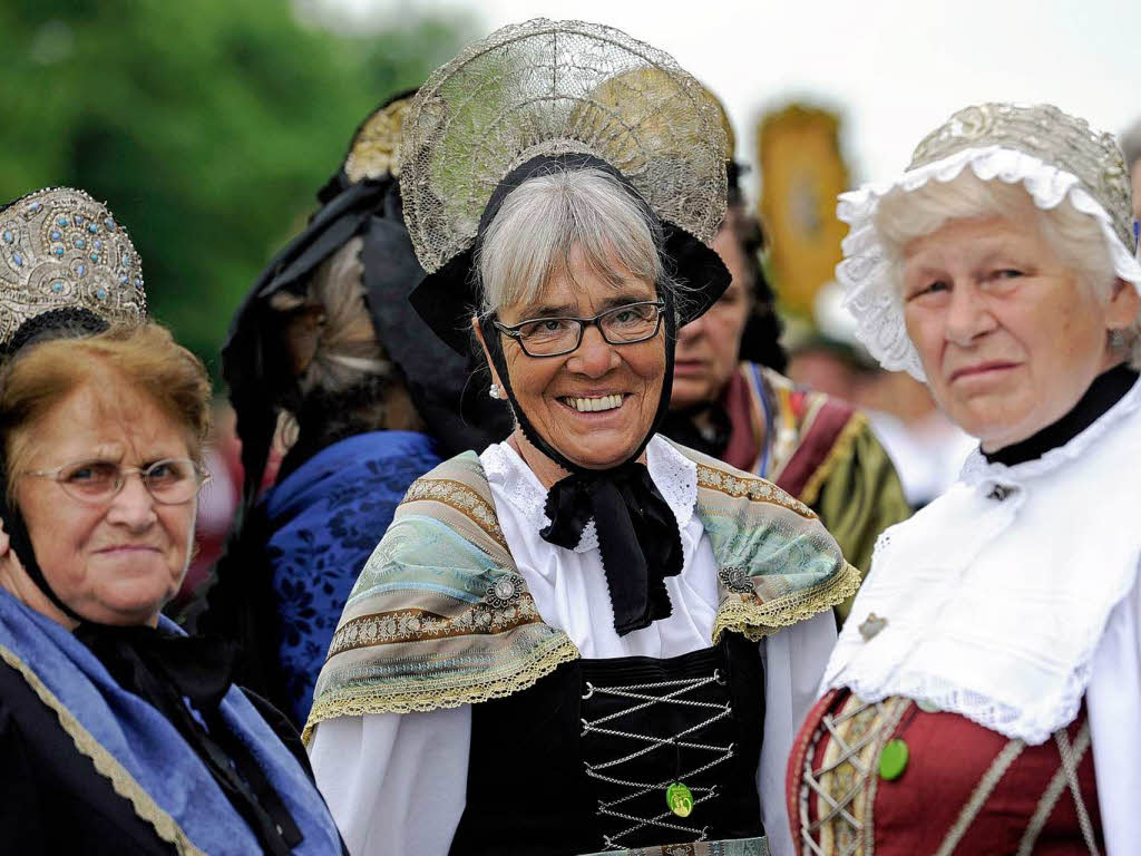 Frauen einer gemischten Trachtengruppe des Gauverbands Augsburg
