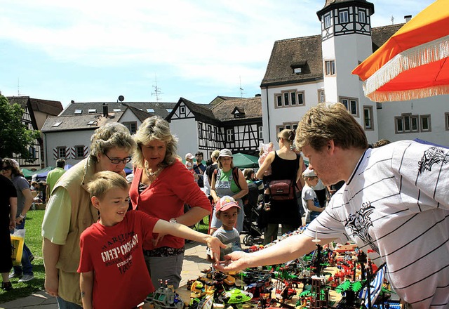 Der 6-jhrige Nico investiert sein gespartes Taschengeld in Lego.  | Foto: Friederike Marx-Kohlstdt