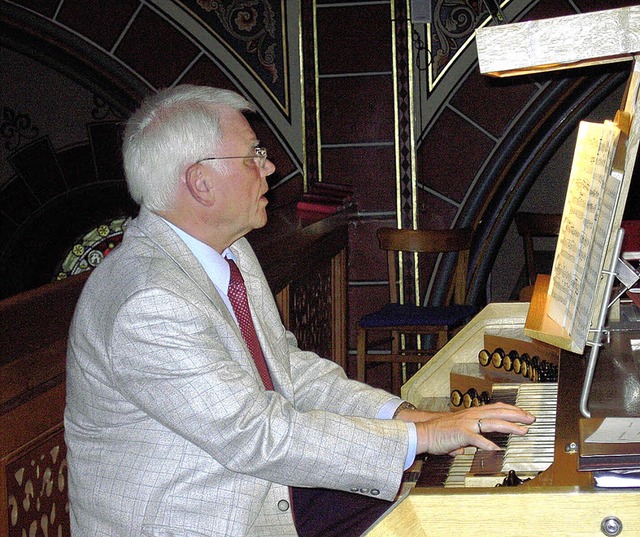 Rudolf Seeger an der Bonndorfer Orgel.  | Foto: cornelia selz