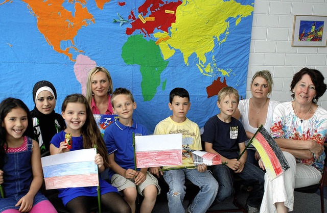 Keine Berhrungsngste: Kinder der Kon...-Schule  schauen ber den Tellerrand.   | Foto: Siefke