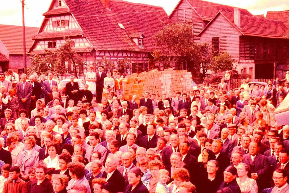 Grundsteinlegung evangelische Kirche Kürzell (Foto: Karl-Friedrich Bender) Grundsteinlegung evangelische Kirche Kürzell (Foto: Karl-Friedrich Bender)