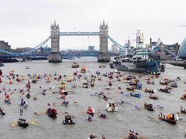 1000 Boote sind ihr ber die Themse gefolgt.   | Foto: dpa