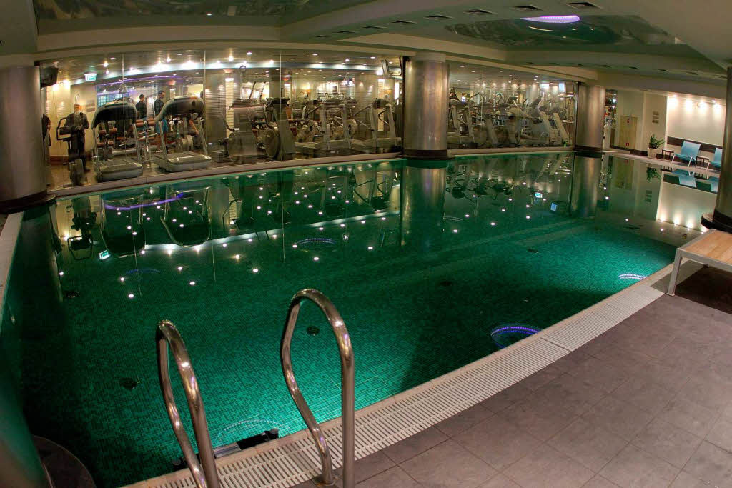 Ein Schwimmbad ist in so einem Hotel ein Muss.