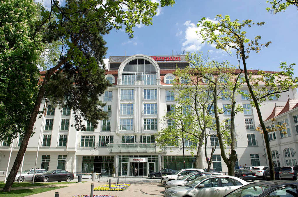 Irlands Mannen werden im Hotel Sheraton in Sopot nchtigen, das auen viel verspricht...