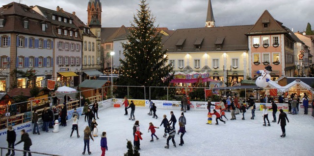 Die Eisbahn kommt wieder in die Stadt:...n Weihnachtsdorfs aufgestellt werden.   | Foto: Hans-Jrgen Trul/Gerhard Walser