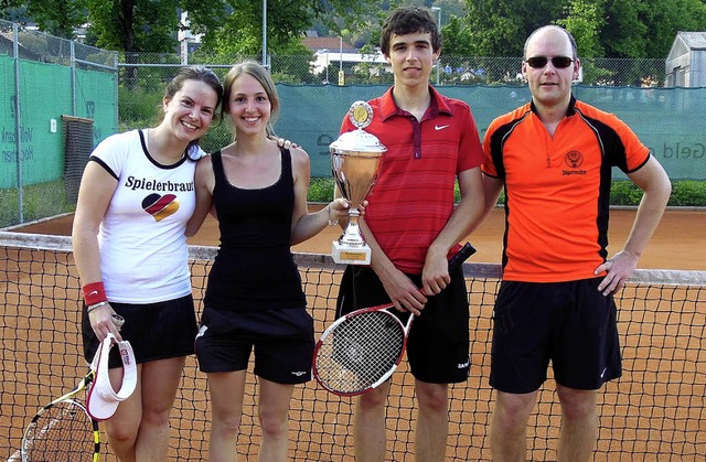 Die Finalisten (von links): Katja Roth... und Lukas Laumann sowie Volker Hauger  | Foto: Tennisclub